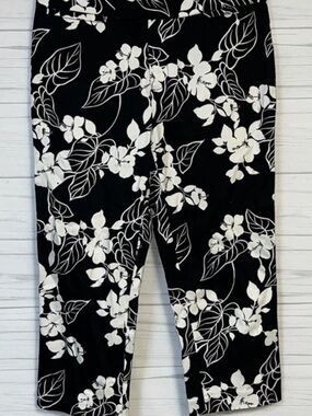Chaps Black and White Floral Capris 1x size 16